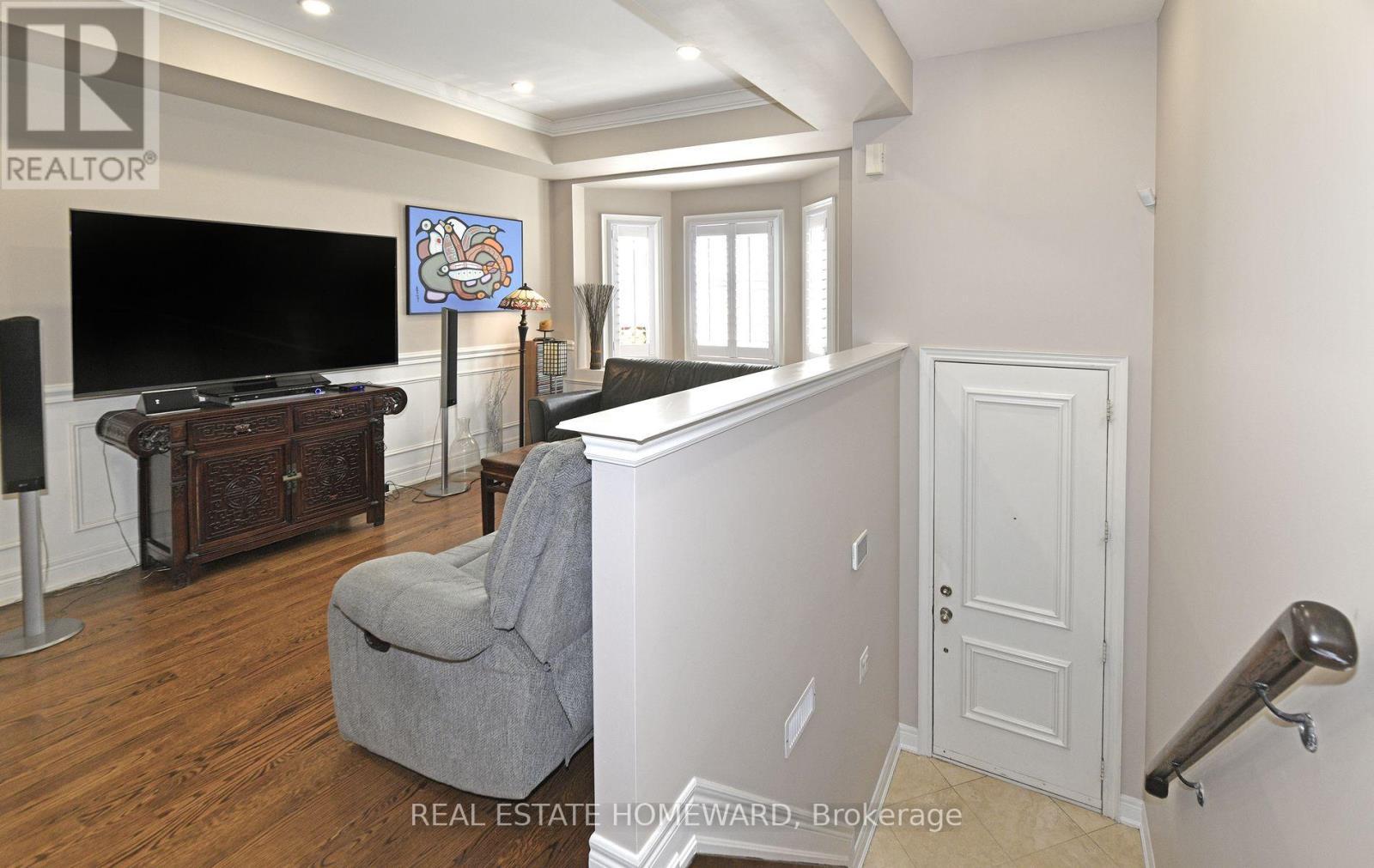 












264 DALESFORD ROAD

,
Toronto (Stonegate-Queensway),




Ontario
M8Y1G5

