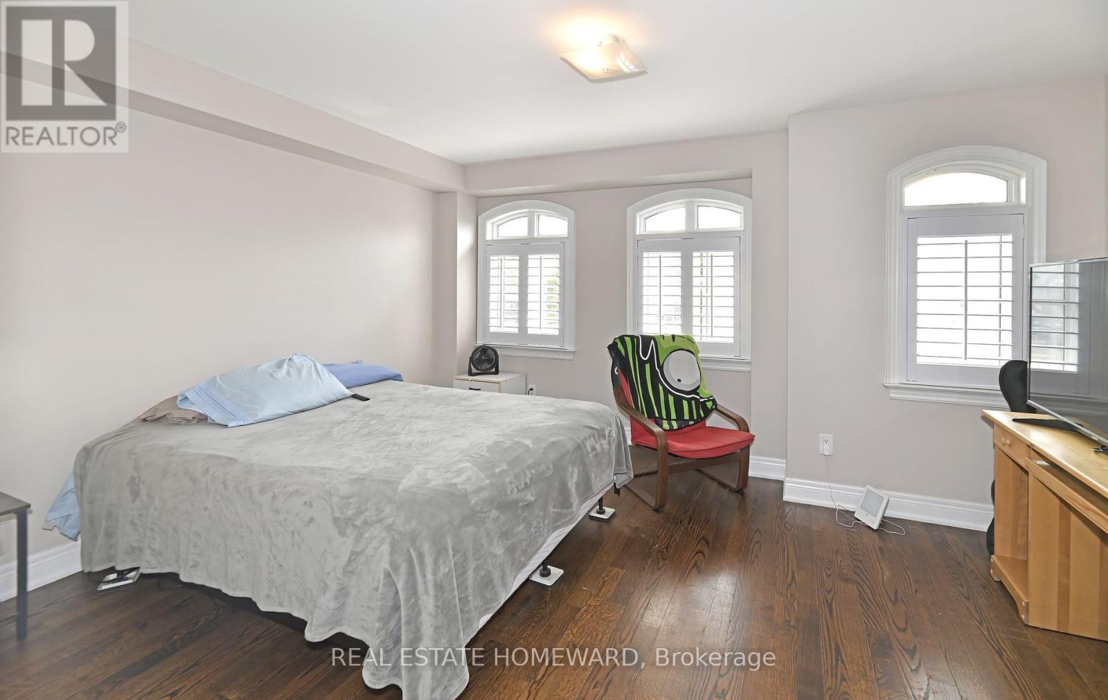 












264 DALESFORD ROAD

,
Toronto (Stonegate-Queensway),




Ontario
M8Y1G5

