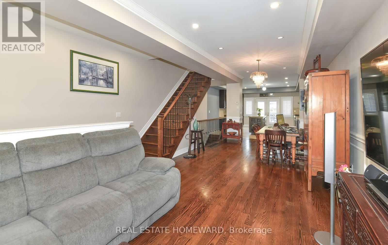 












264 DALESFORD ROAD

,
Toronto (Stonegate-Queensway),




Ontario
M8Y1G5

