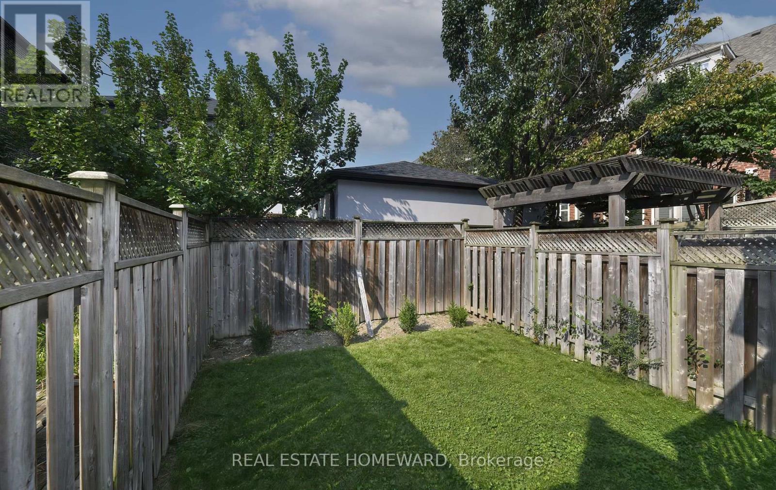 












264 DALESFORD ROAD

,
Toronto (Stonegate-Queensway),




Ontario
M8Y1G5


