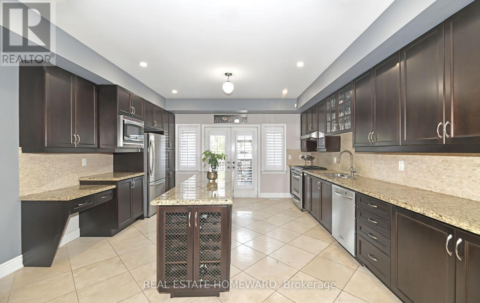












264 DALESFORD ROAD

,
Toronto (Stonegate-Queensway),




Ontario
M8Y1G5

