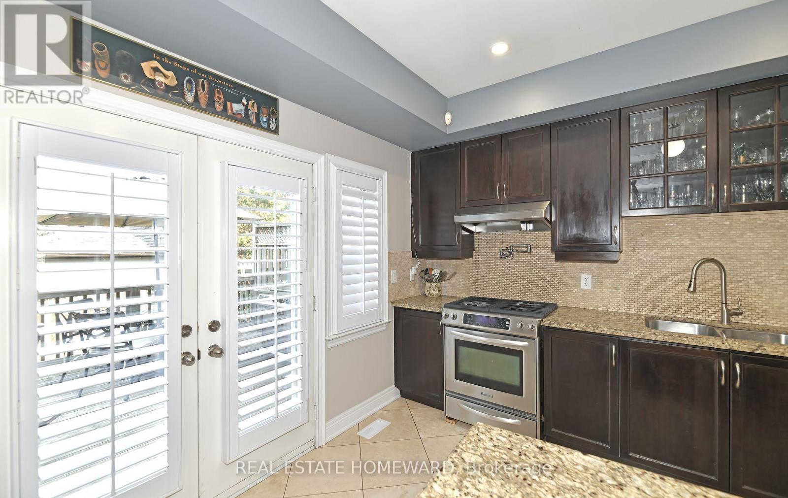 












264 DALESFORD ROAD

,
Toronto (Stonegate-Queensway),




Ontario
M8Y1G5

