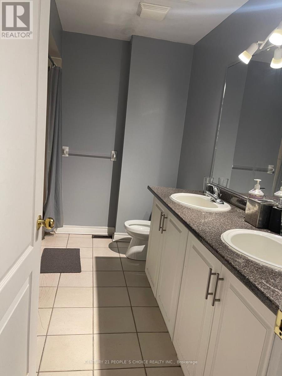












14 - 840 DUNDAS STREET W

,
Mississauga (Erindale),




Ontario
L5C1C2

