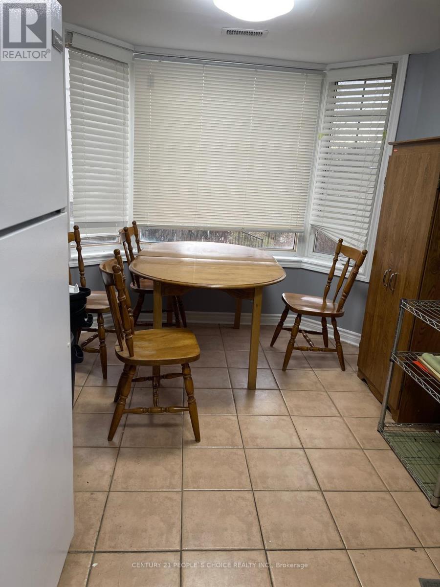 












14 - 840 DUNDAS STREET W

,
Mississauga (Erindale),




Ontario
L5C1C2

