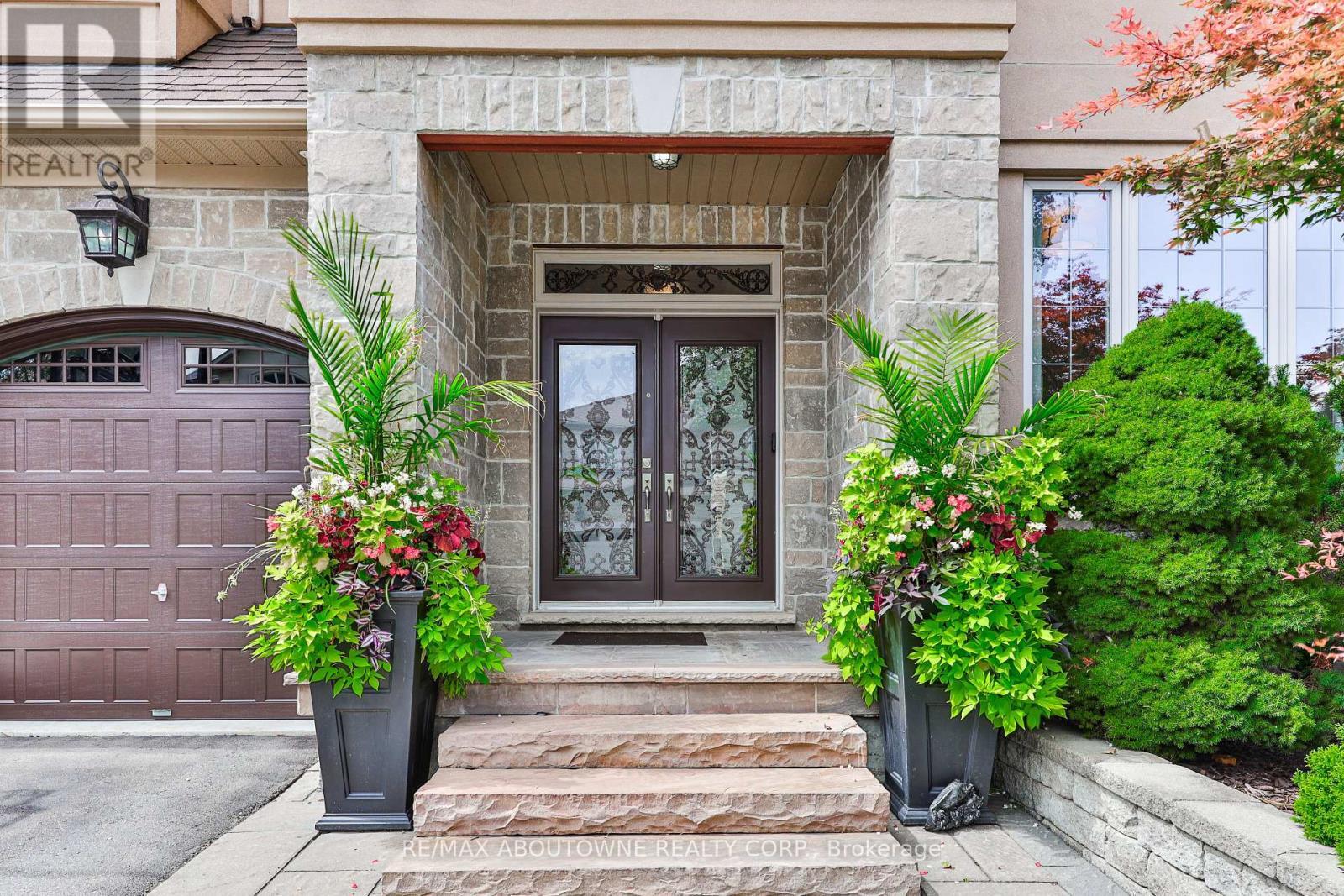 












526 HIDDEN TRAIL

,
Oakville (GO Glenorchy),




Ontario
L6M0N3

