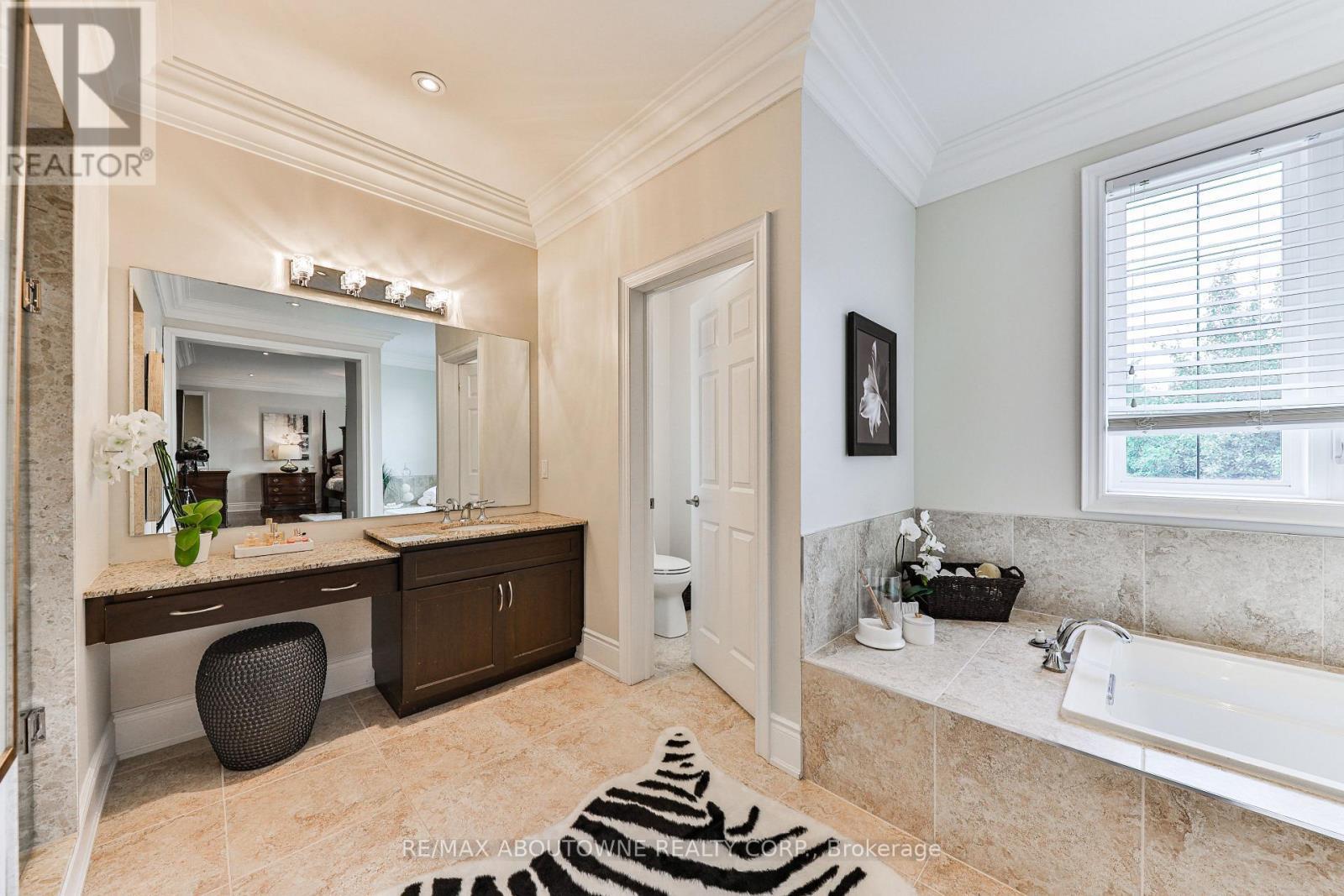 












526 HIDDEN TRAIL

,
Oakville (GO Glenorchy),




Ontario
L6M0N3

