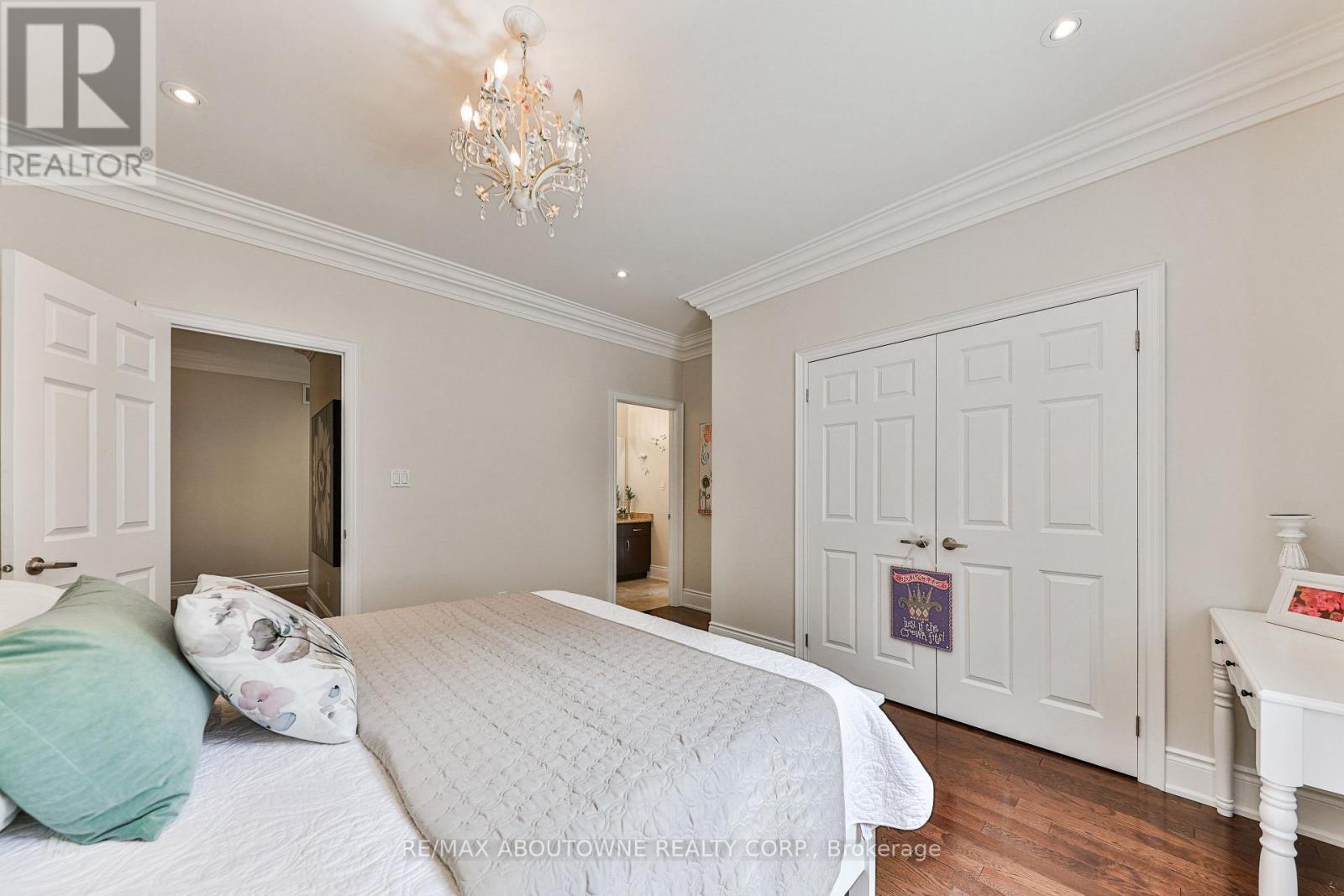 












526 HIDDEN TRAIL

,
Oakville (GO Glenorchy),




Ontario
L6M0N3

