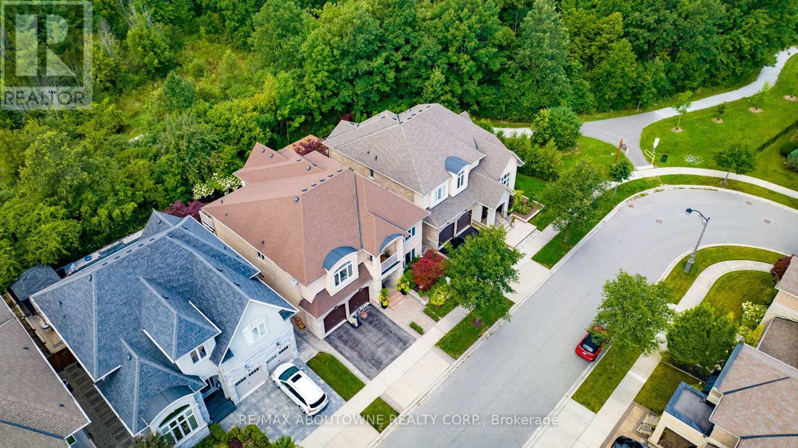 












526 HIDDEN TRAIL

,
Oakville (GO Glenorchy),




Ontario
L6M0N3

