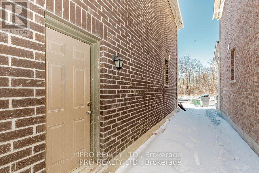 












98 EBERLY WOODS DRIVE

,
Caledon,




Ontario
L7C0Y9


