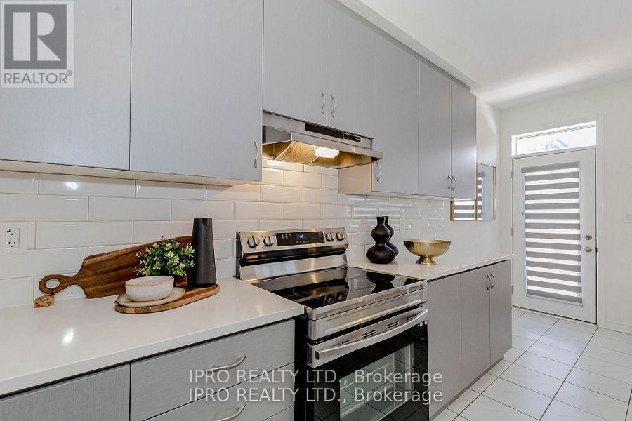 












98 EBERLY WOODS DRIVE

,
Caledon,




Ontario
L7C0Y9

