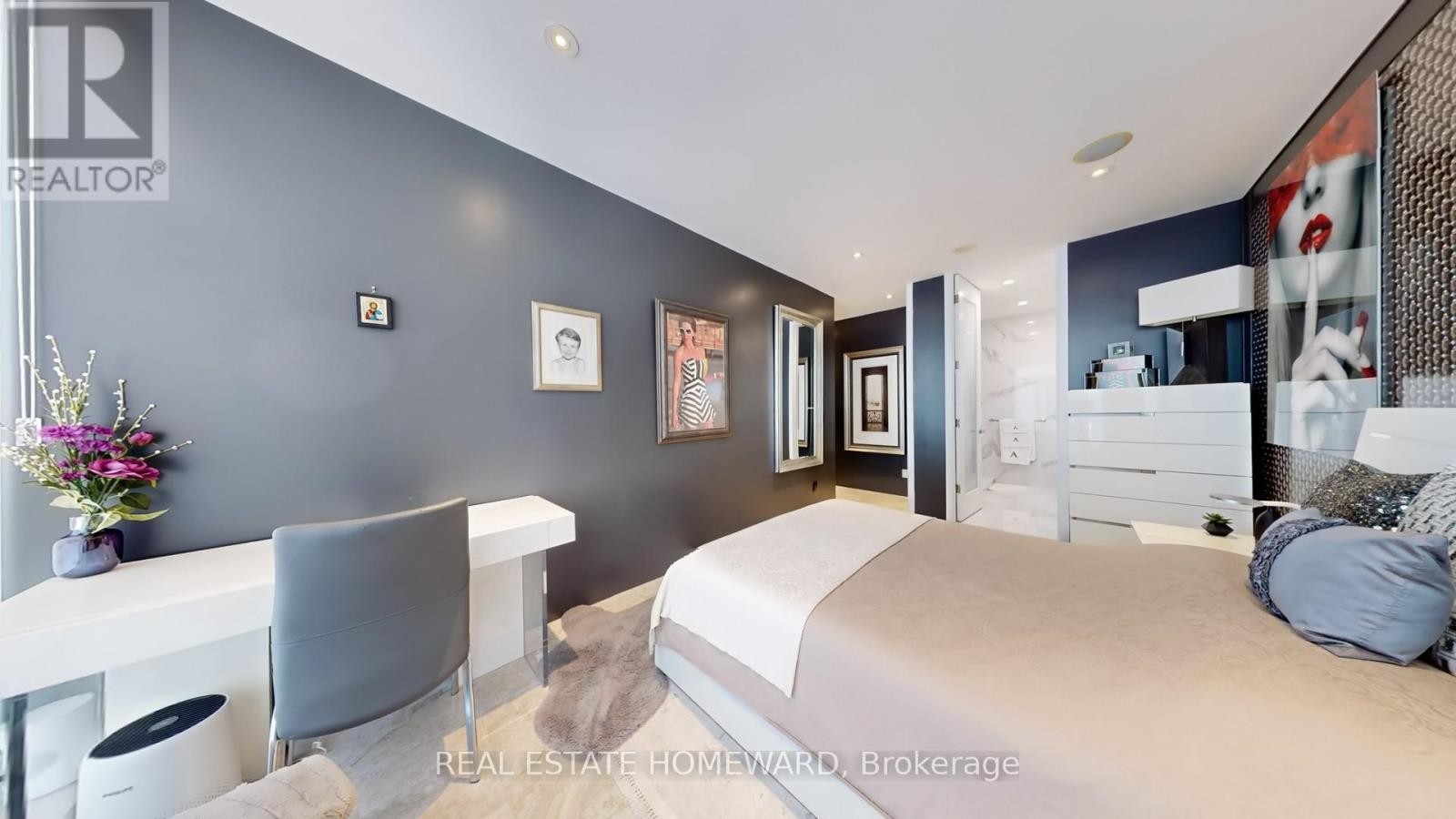












PH3 - 2119 LAKE SHORE BOULEVARD W

,
Toronto (Mimico),




Ontario
M8V4E8

