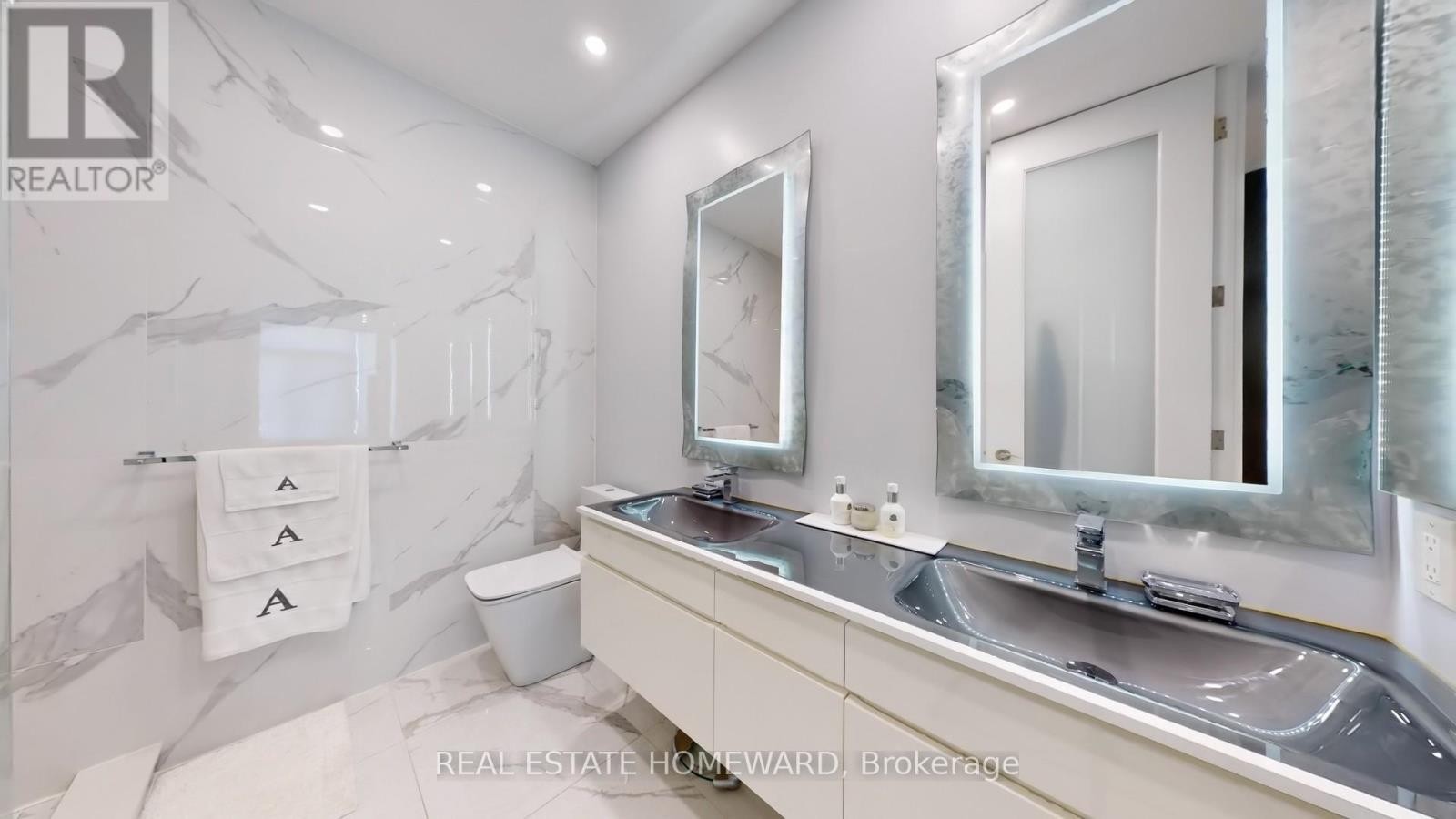 












PH3 - 2119 LAKE SHORE BOULEVARD W

,
Toronto (Mimico),




Ontario
M8V4E8


