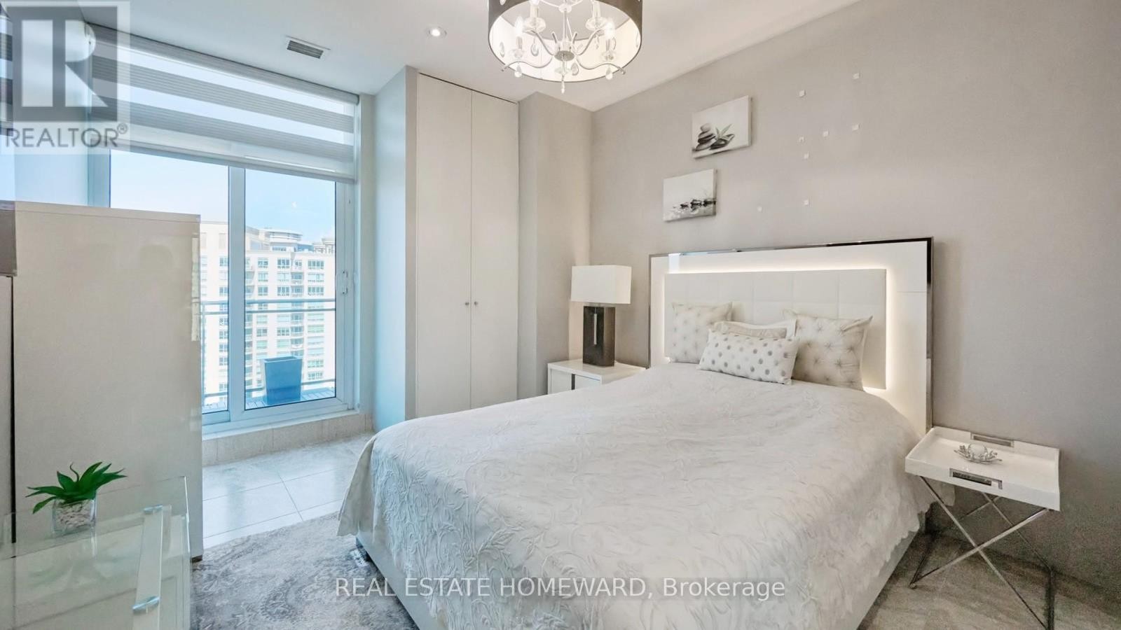 












PH3 - 2119 LAKE SHORE BOULEVARD W

,
Toronto (Mimico),




Ontario
M8V4E8

