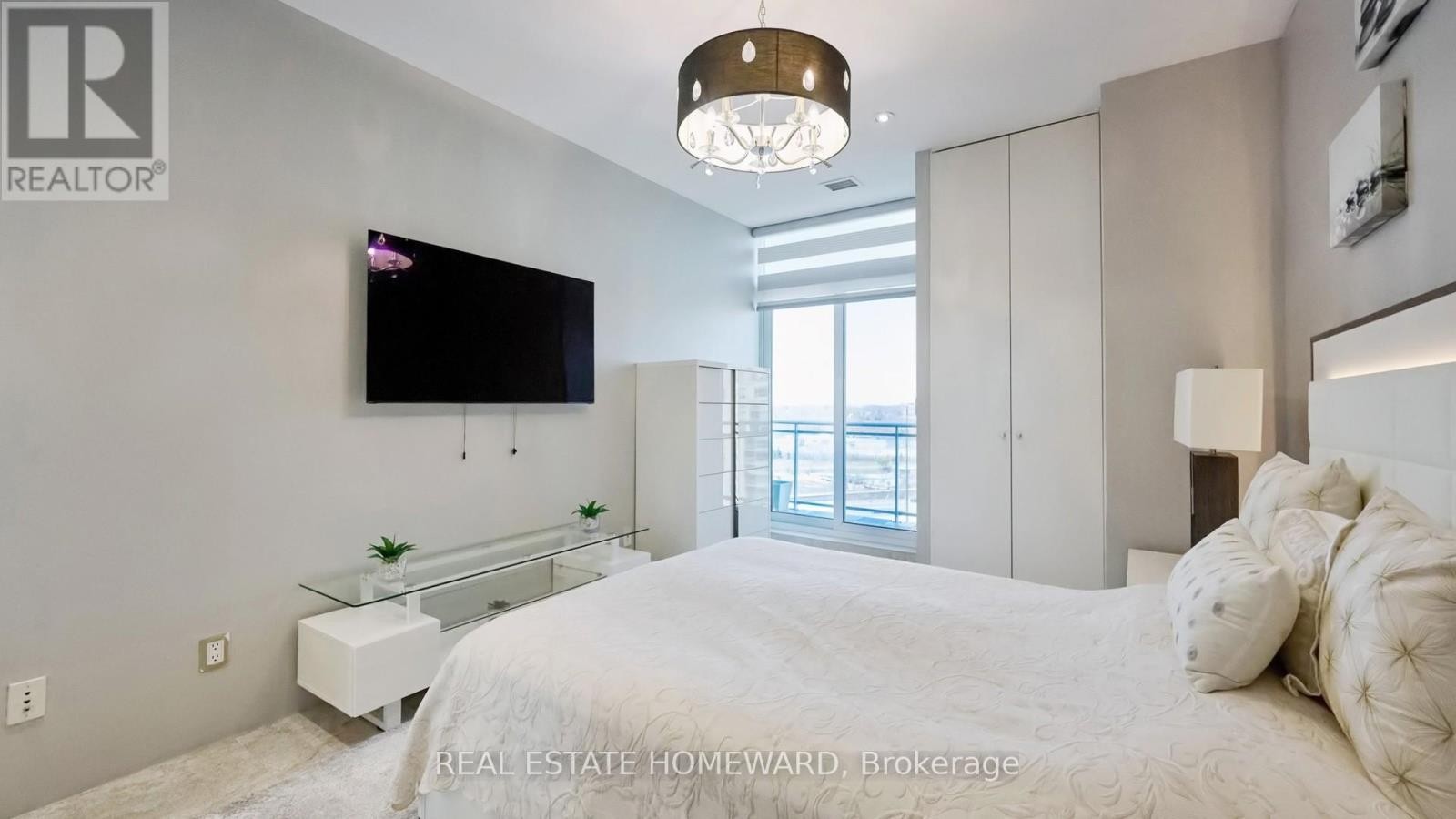 












PH3 - 2119 LAKE SHORE BOULEVARD W

,
Toronto (Mimico),




Ontario
M8V4E8

