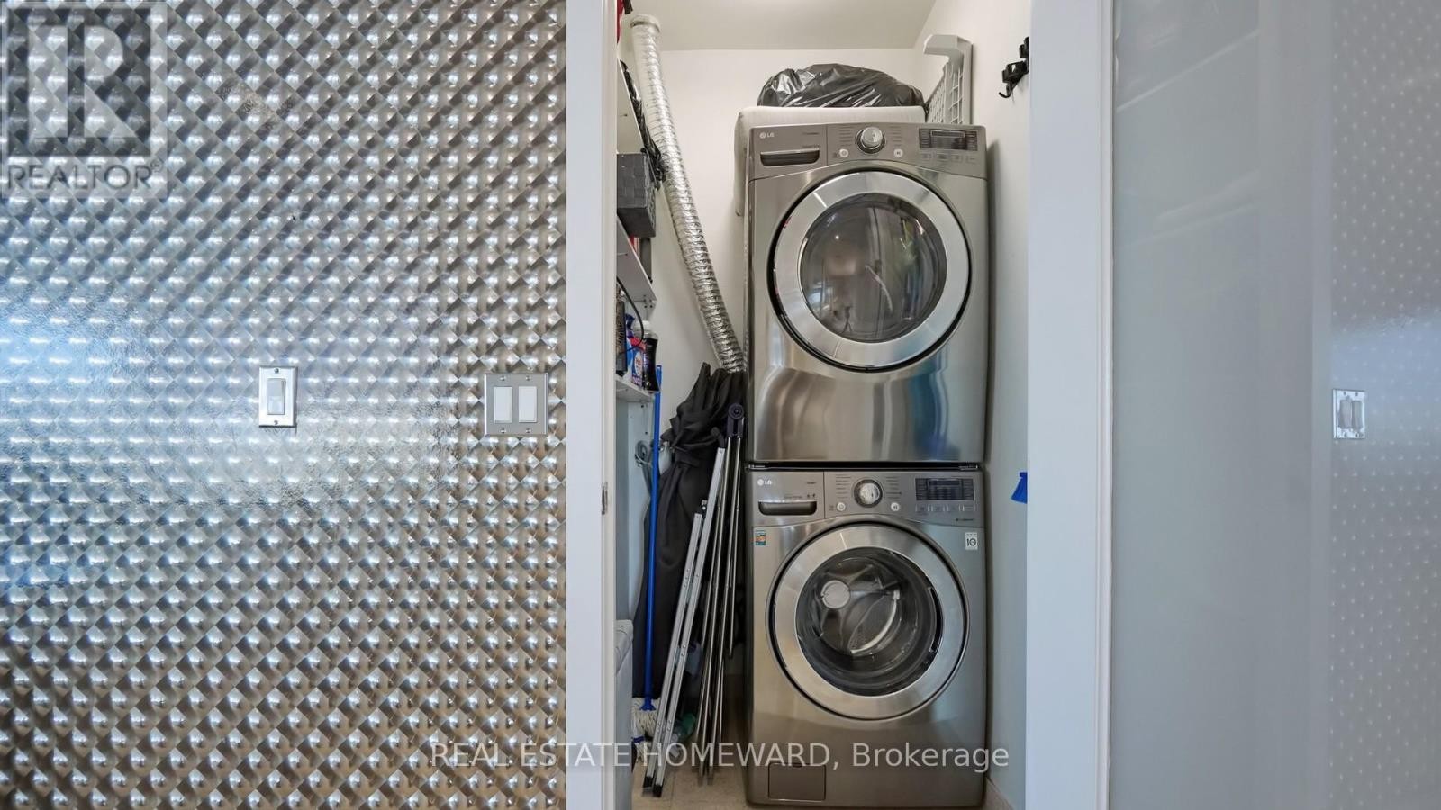 












PH3 - 2119 LAKE SHORE BOULEVARD W

,
Toronto (Mimico),




Ontario
M8V4E8

