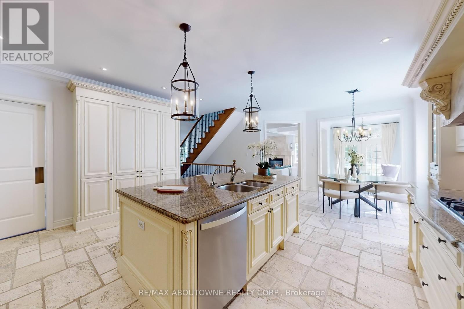 












1175 RIVERBANK WAY

,
Oakville (RO River Oaks),




Ontario
L6H6X4

