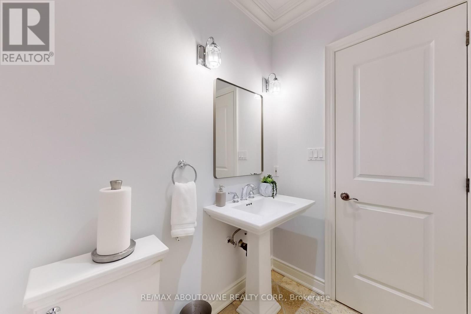 












1175 RIVERBANK WAY

,
Oakville (RO River Oaks),




Ontario
L6H6X4

