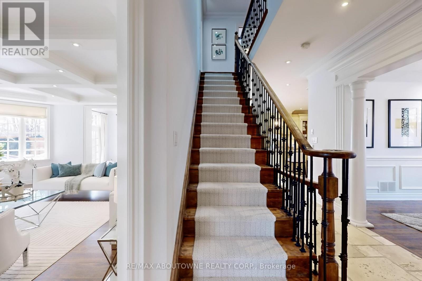 












1175 RIVERBANK WAY

,
Oakville (RO River Oaks),




Ontario
L6H6X4


