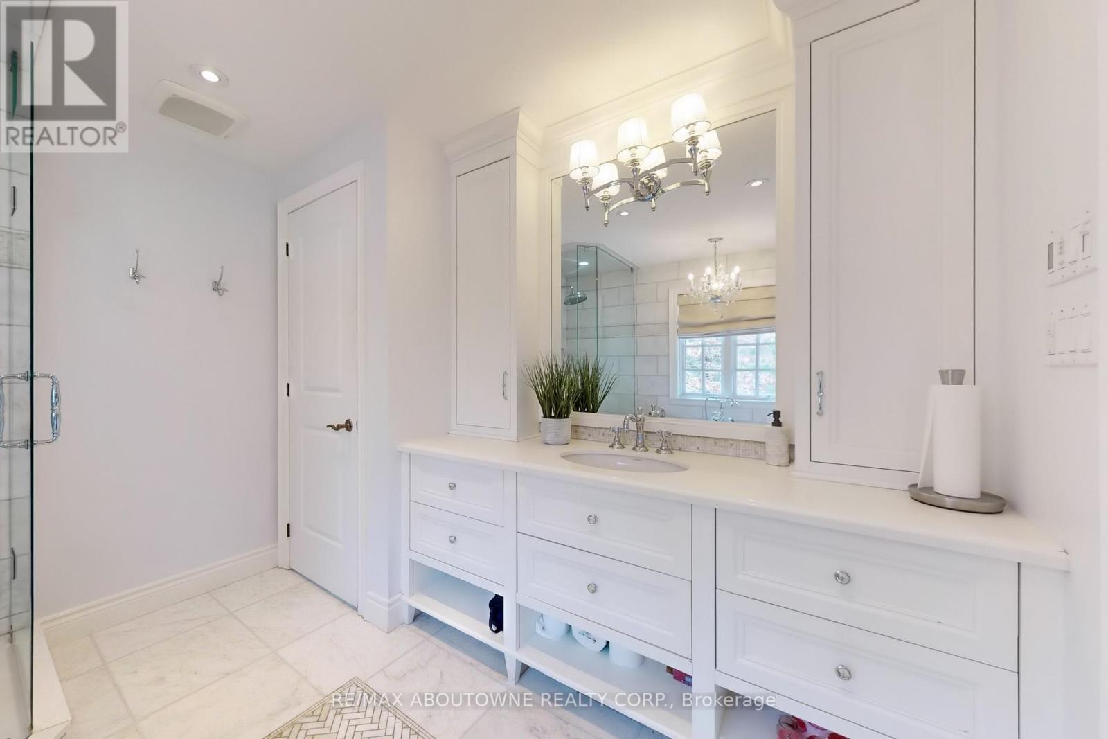 












1175 RIVERBANK WAY

,
Oakville (RO River Oaks),




Ontario
L6H6X4

