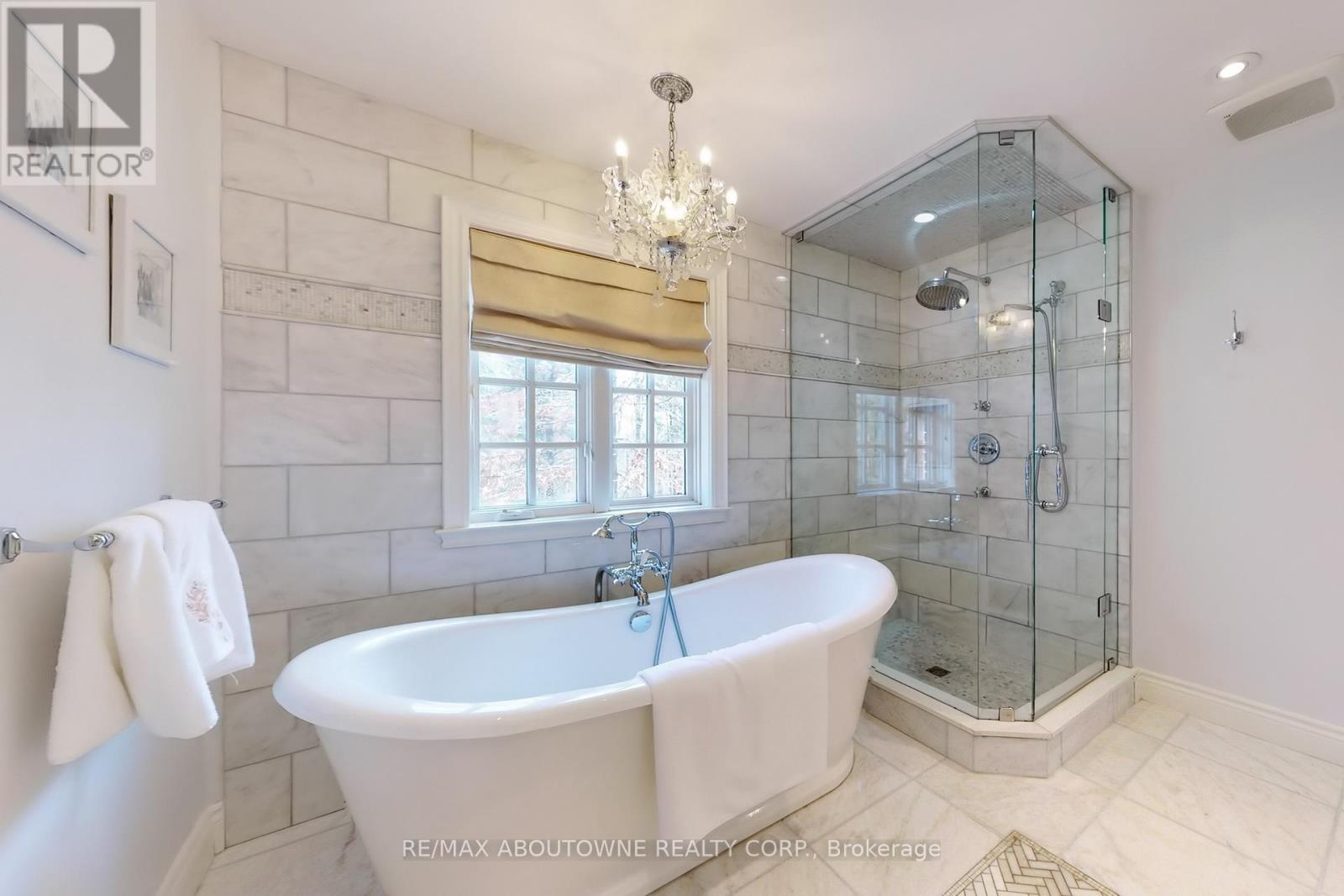 












1175 RIVERBANK WAY

,
Oakville (RO River Oaks),




Ontario
L6H6X4

