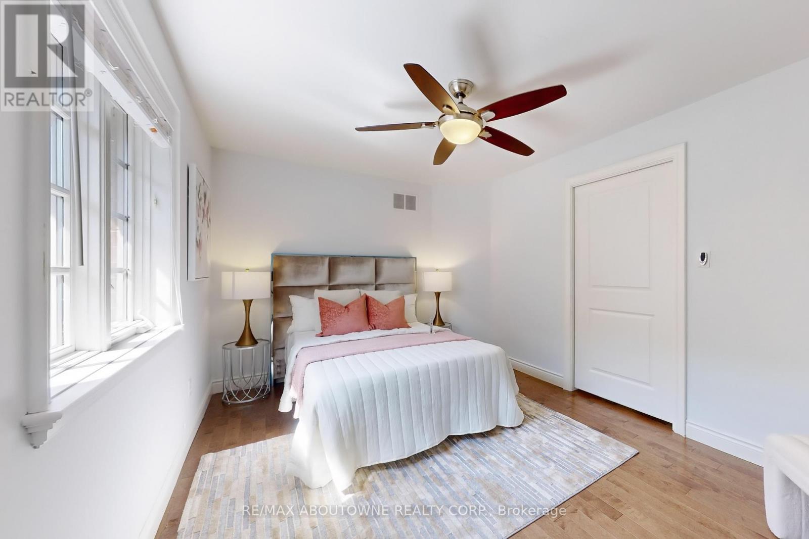 












1175 RIVERBANK WAY

,
Oakville (RO River Oaks),




Ontario
L6H6X4

