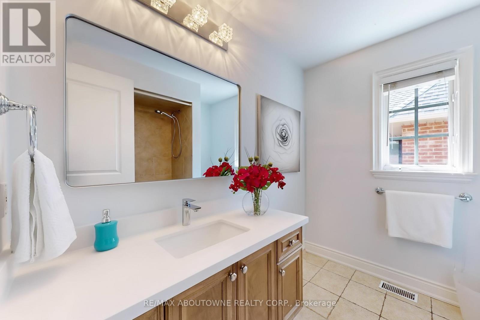












1175 RIVERBANK WAY

,
Oakville (RO River Oaks),




Ontario
L6H6X4


