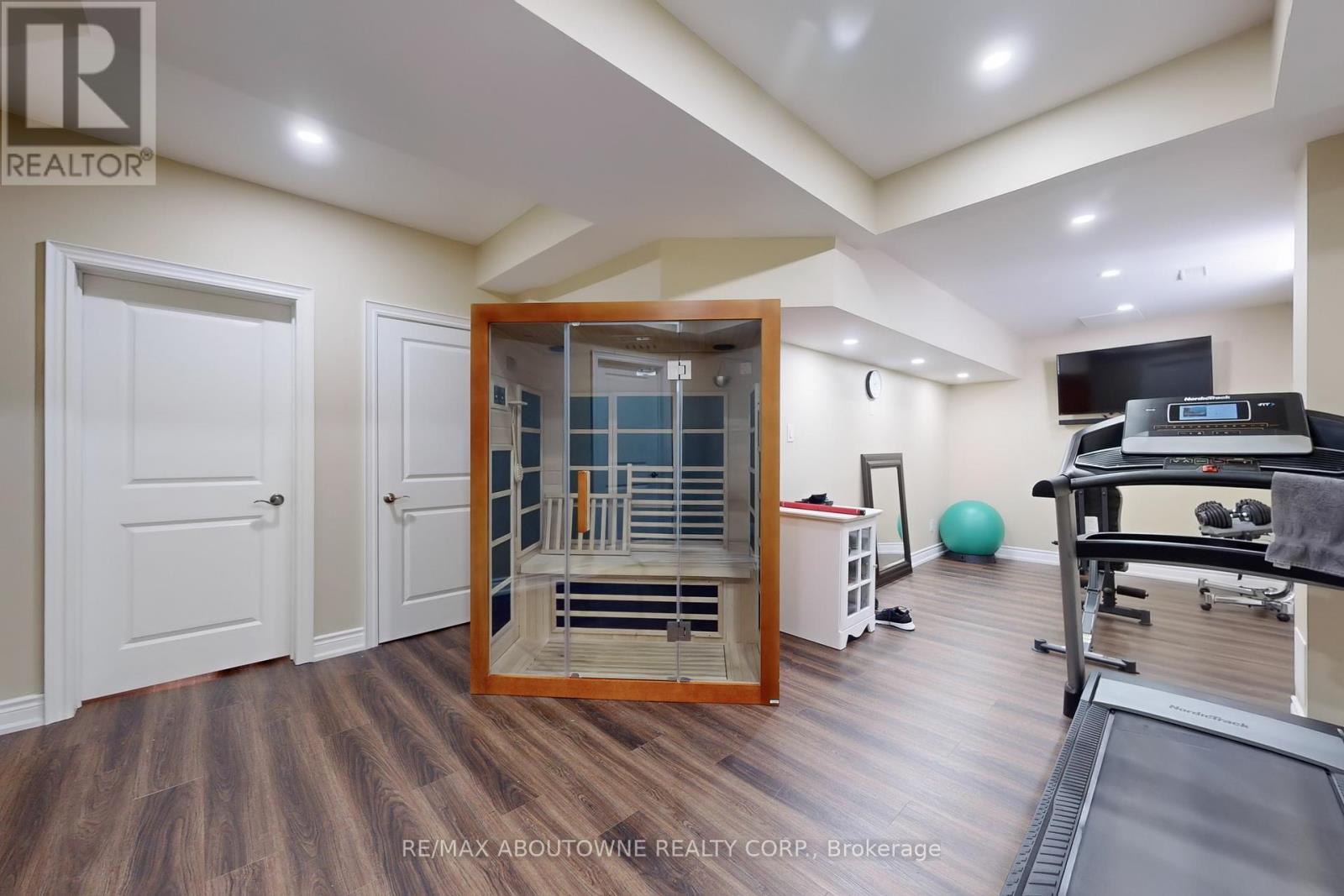 












1175 RIVERBANK WAY

,
Oakville (RO River Oaks),




Ontario
L6H6X4

