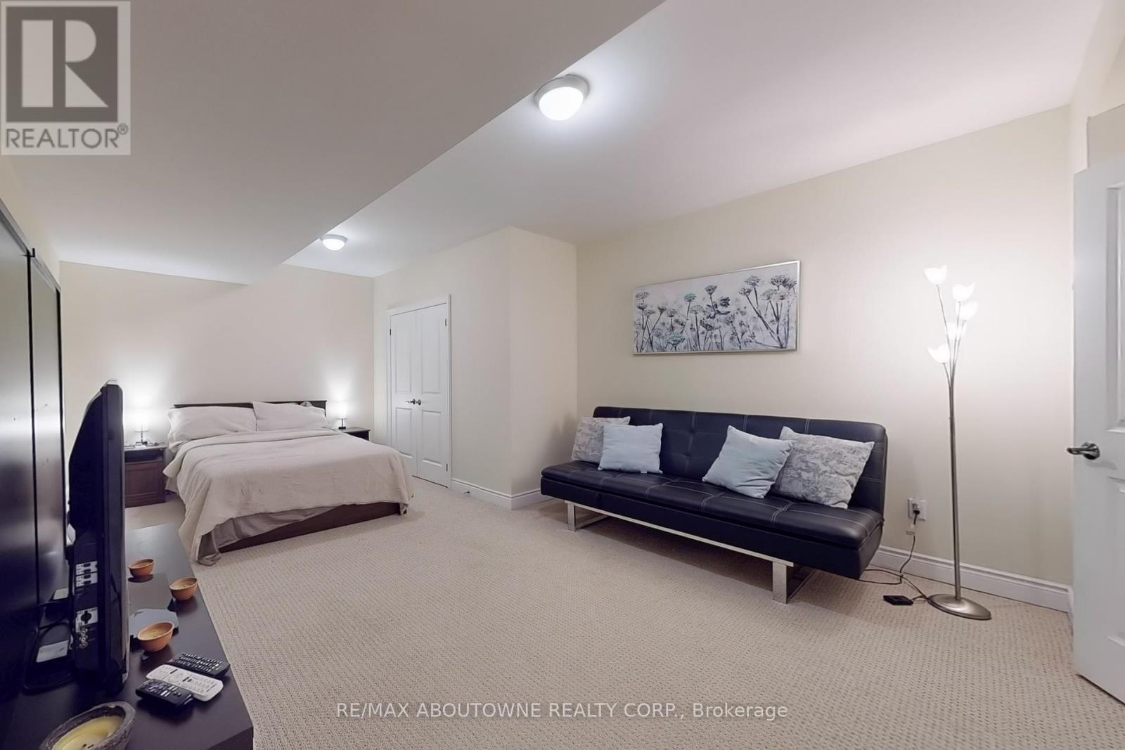 












1175 RIVERBANK WAY

,
Oakville (RO River Oaks),




Ontario
L6H6X4

