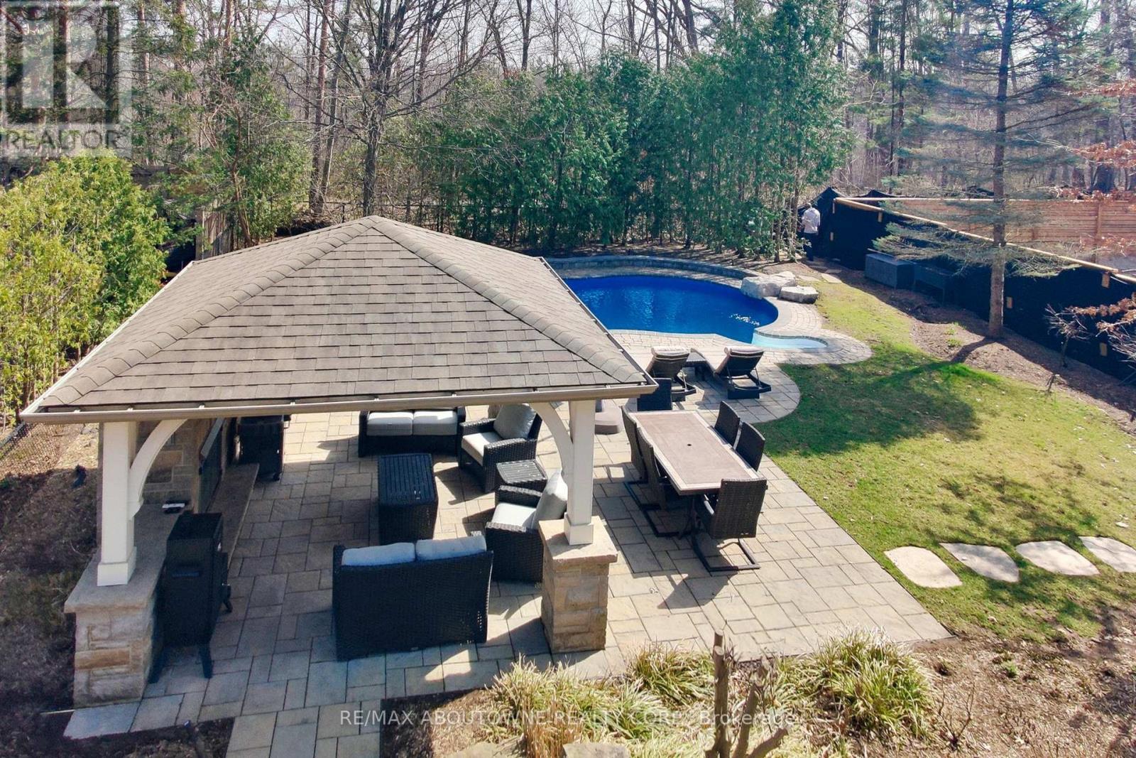 












1175 RIVERBANK WAY

,
Oakville (RO River Oaks),




Ontario
L6H6X4

