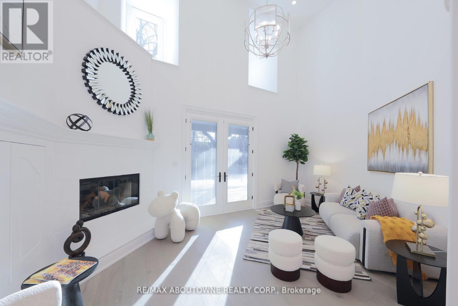 












116 PARKWOOD COURT

,
Oakville (FD Ford),




Ontario
L6J7W6


