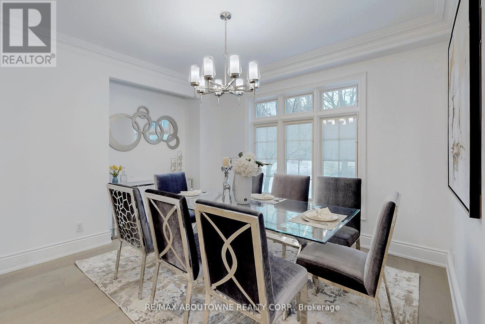 












116 PARKWOOD COURT

,
Oakville (FD Ford),




Ontario
L6J7W6

