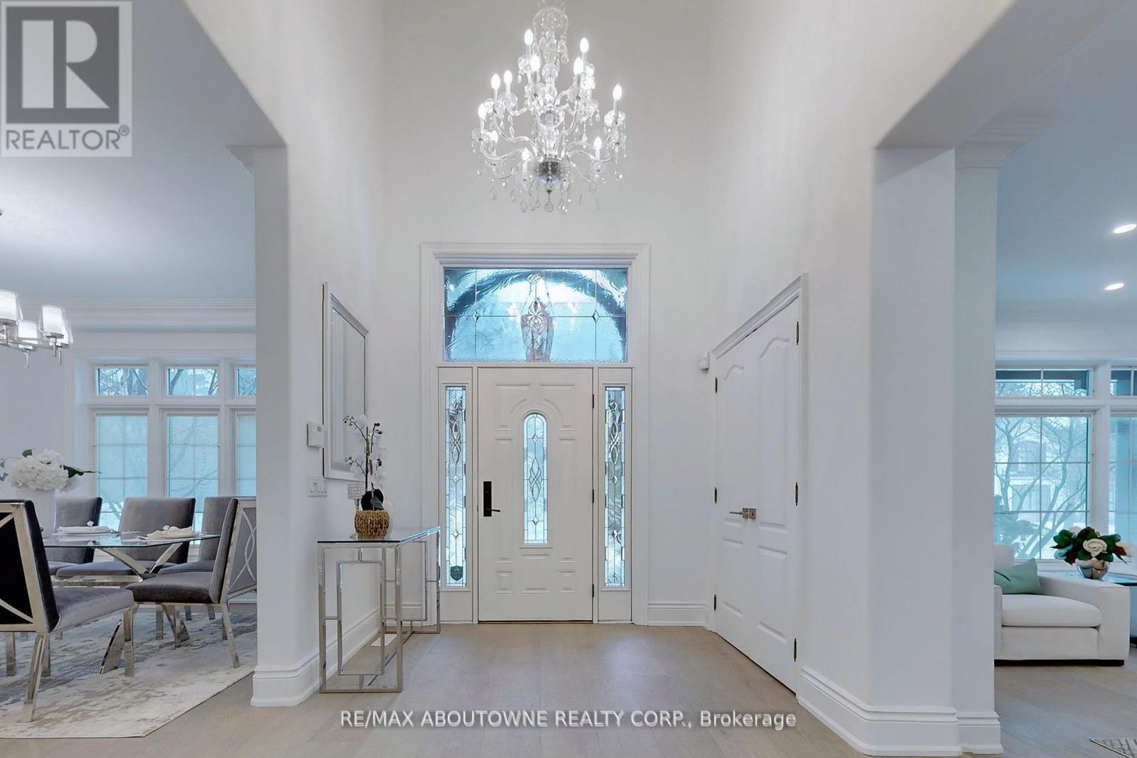 












116 PARKWOOD COURT

,
Oakville (FD Ford),




Ontario
L6J7W6

