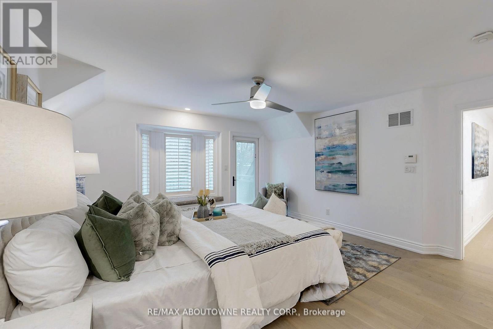 












116 PARKWOOD COURT

,
Oakville (FD Ford),




Ontario
L6J7W6

