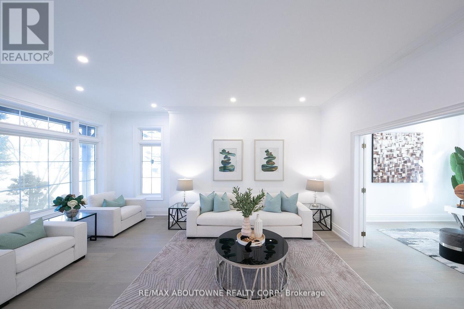 












116 PARKWOOD COURT

,
Oakville (FD Ford),




Ontario
L6J7W6


