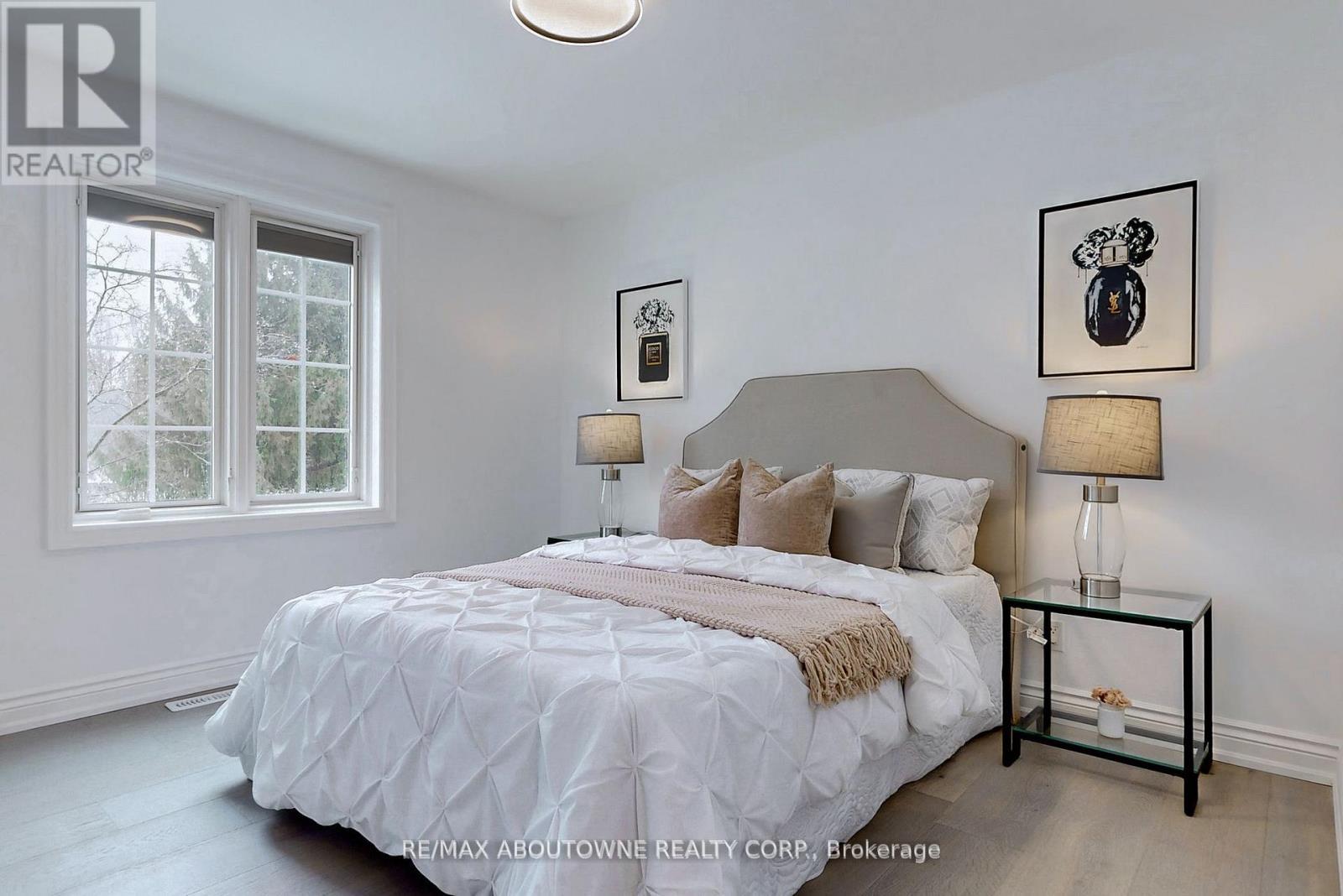 












116 PARKWOOD COURT

,
Oakville (FD Ford),




Ontario
L6J7W6

