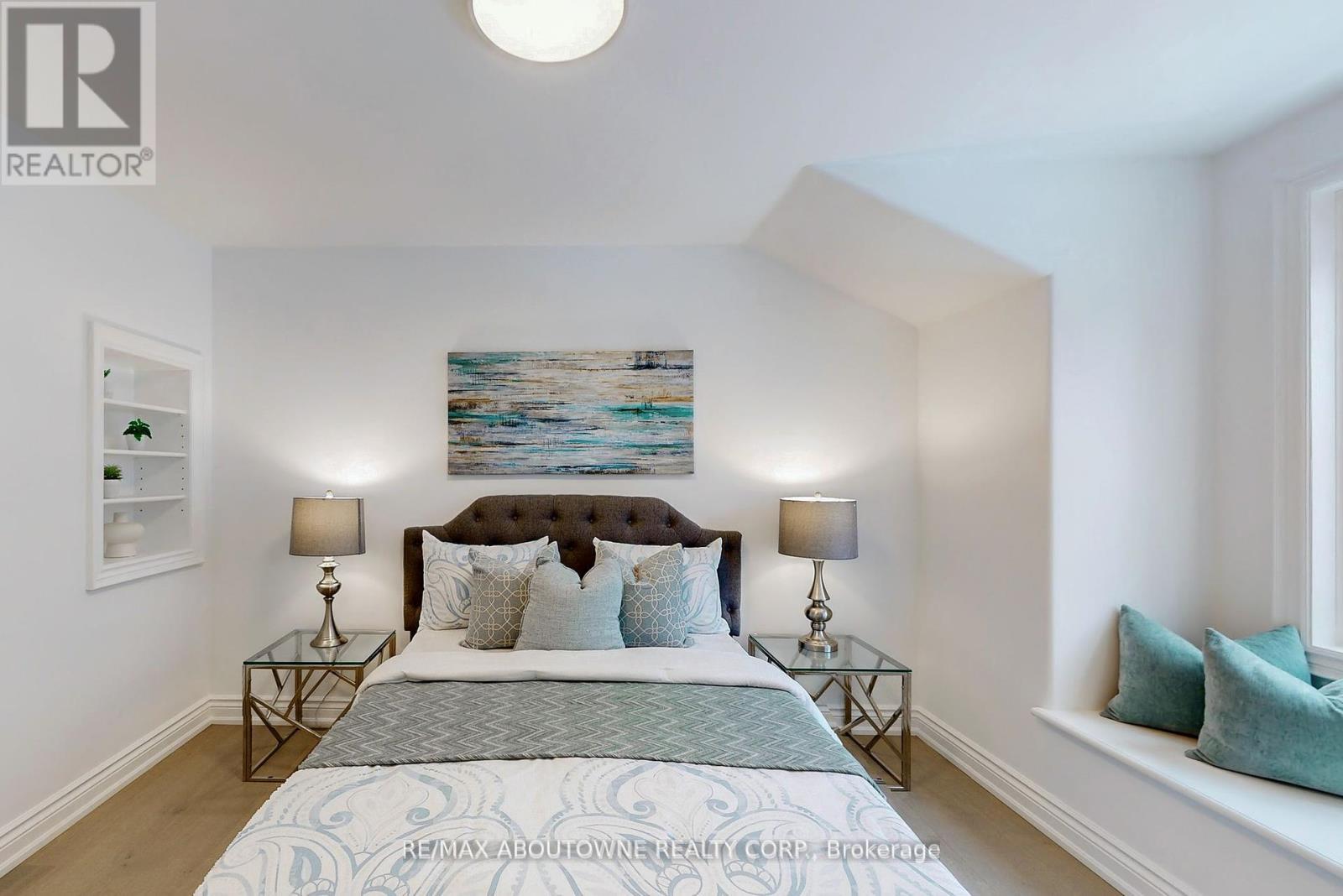 












116 PARKWOOD COURT

,
Oakville (FD Ford),




Ontario
L6J7W6

