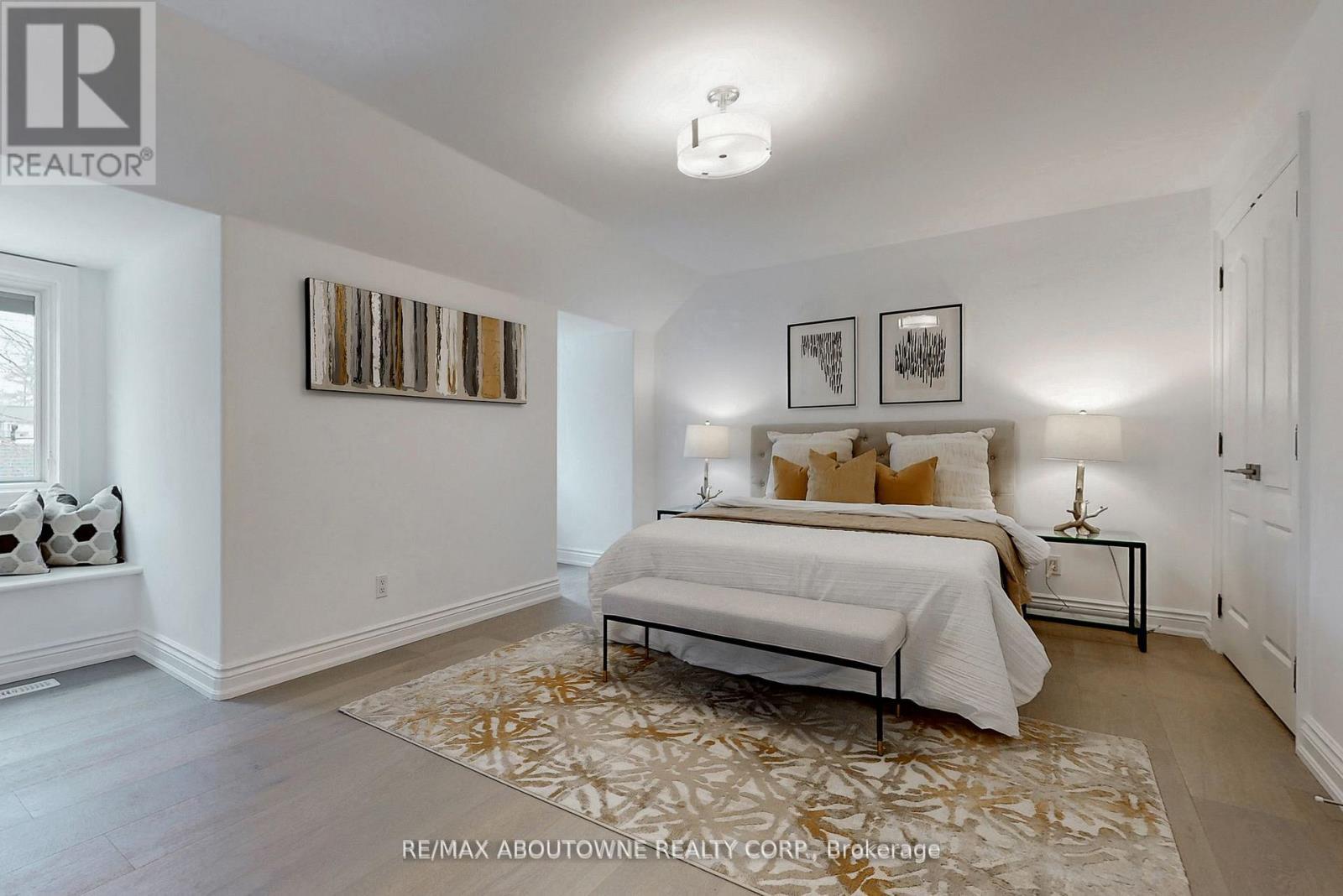 












116 PARKWOOD COURT

,
Oakville (FD Ford),




Ontario
L6J7W6

