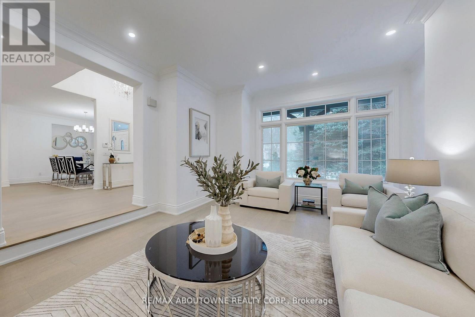 












116 PARKWOOD COURT

,
Oakville (FD Ford),




Ontario
L6J7W6

