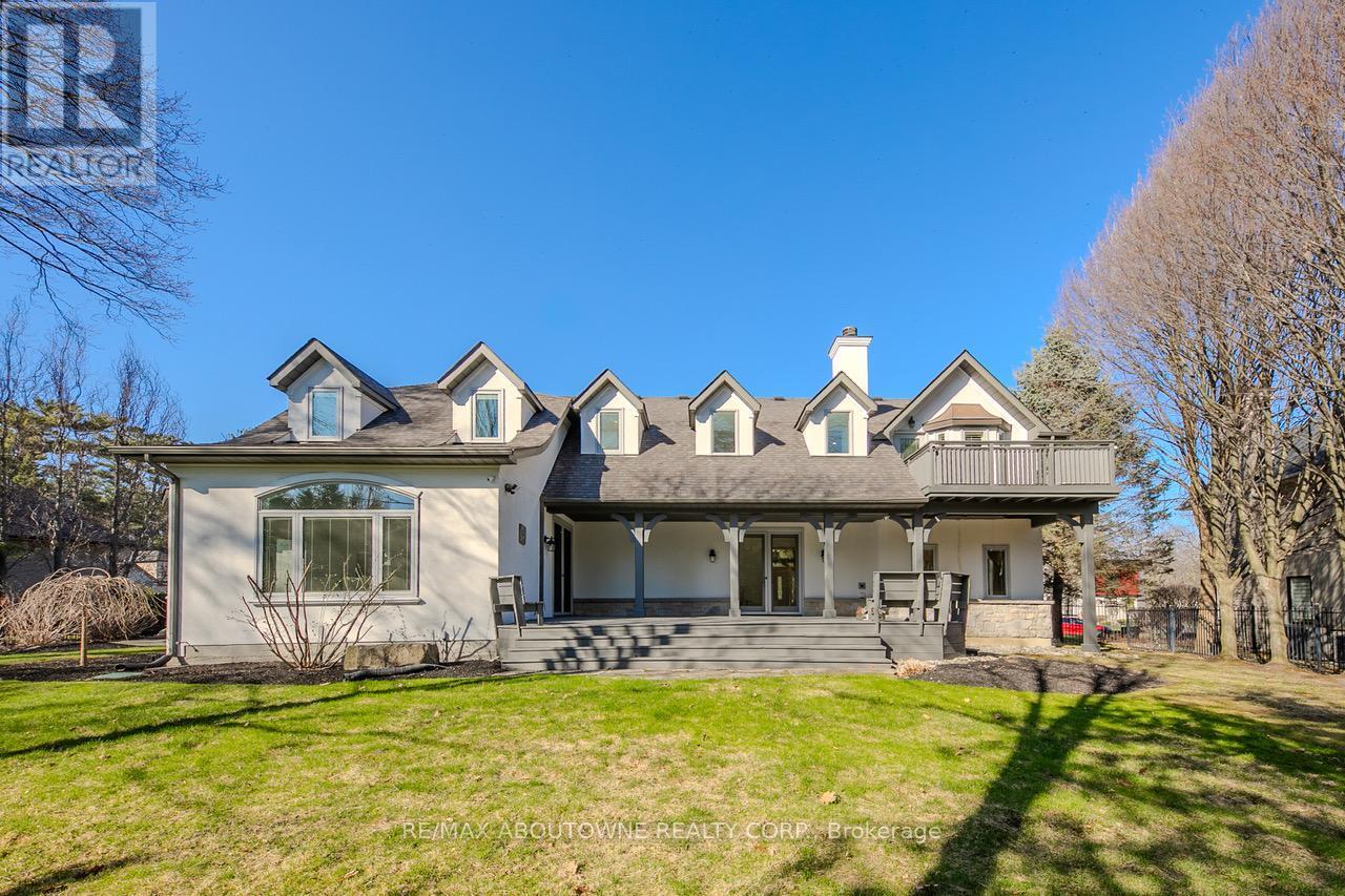 












116 PARKWOOD COURT

,
Oakville (FD Ford),




Ontario
L6J7W6

