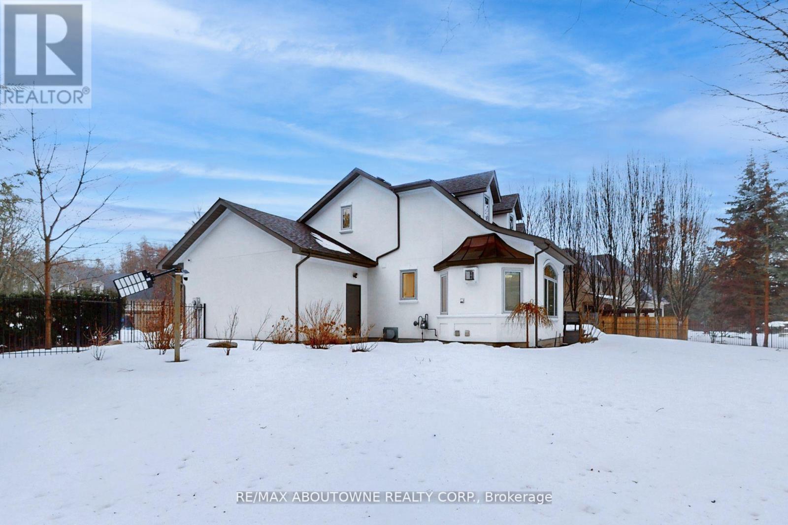 












116 PARKWOOD COURT

,
Oakville (FD Ford),




Ontario
L6J7W6


