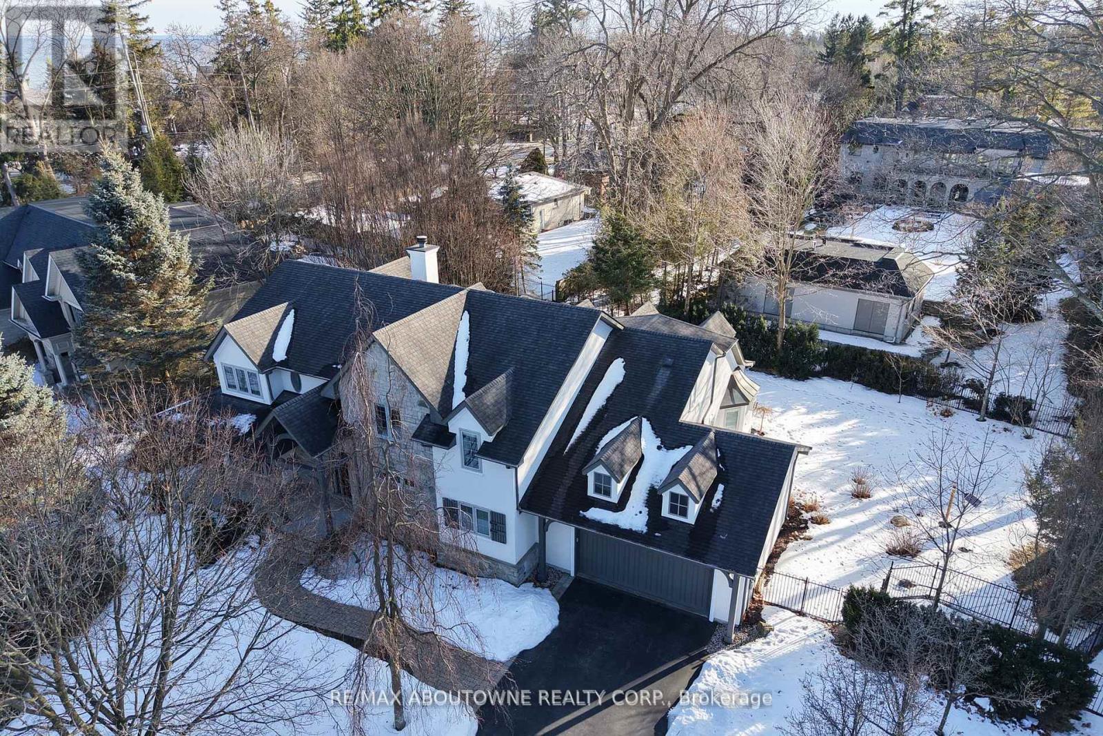 












116 PARKWOOD COURT

,
Oakville (FD Ford),




Ontario
L6J7W6


