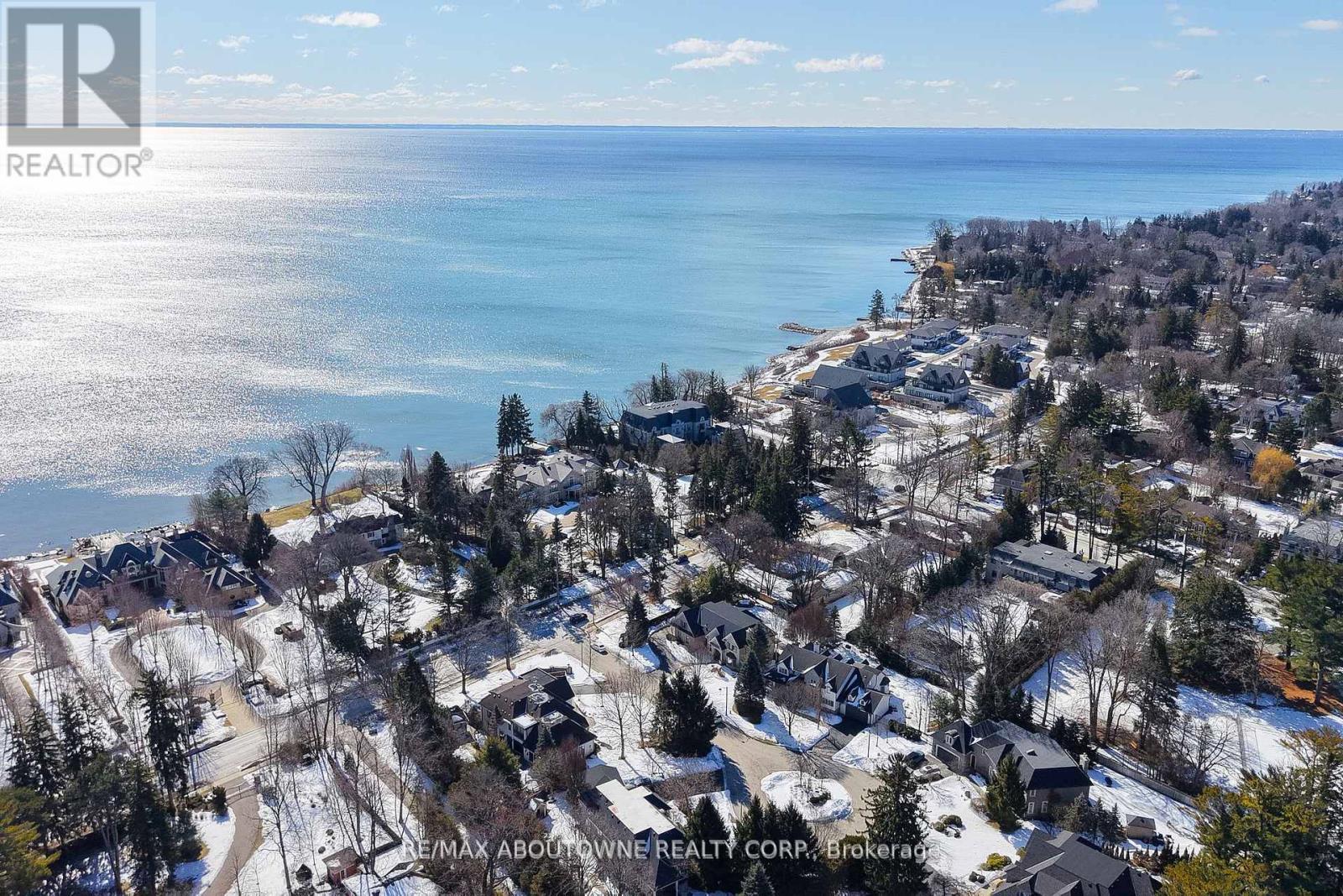 












116 PARKWOOD COURT

,
Oakville (FD Ford),




Ontario
L6J7W6

