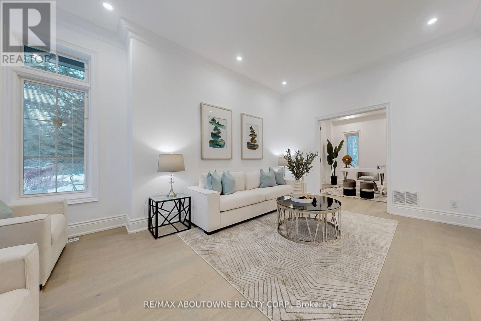 












116 PARKWOOD COURT

,
Oakville (FD Ford),




Ontario
L6J7W6

