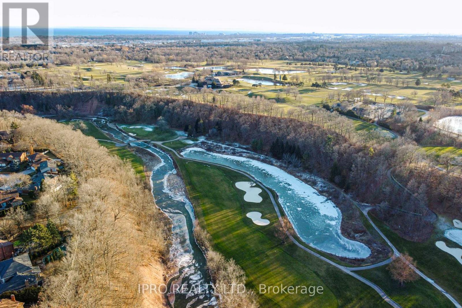 












1516 PEMBROKE DRIVE

,
Oakville (CP College Park),




Ontario
L6H1V9

