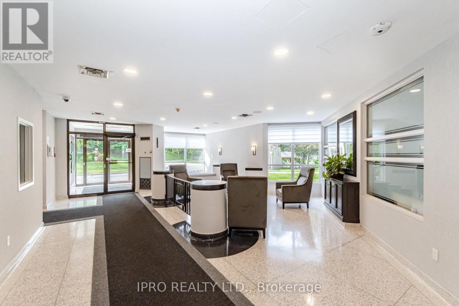 












302 - 12 LAURELCREST STREET

,
Brampton (Queen Street Corridor),




Ontario
L6S5Y4


