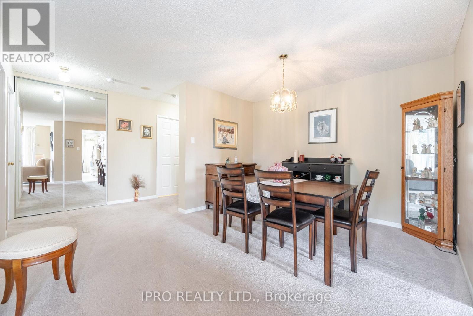 












302 - 12 LAURELCREST STREET

,
Brampton (Queen Street Corridor),




Ontario
L6S5Y4


