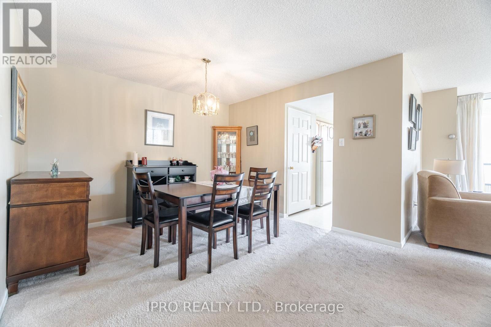 












302 - 12 LAURELCREST STREET

,
Brampton (Queen Street Corridor),




Ontario
L6S5Y4

