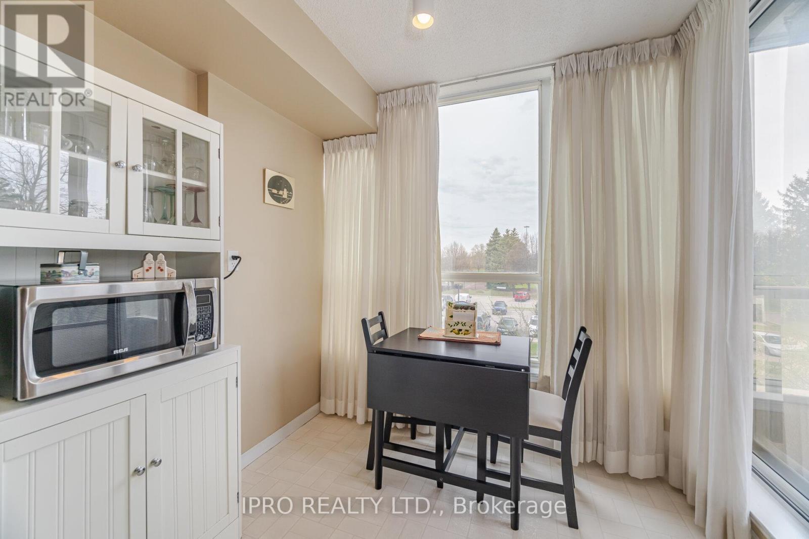 












302 - 12 LAURELCREST STREET

,
Brampton (Queen Street Corridor),




Ontario
L6S5Y4

