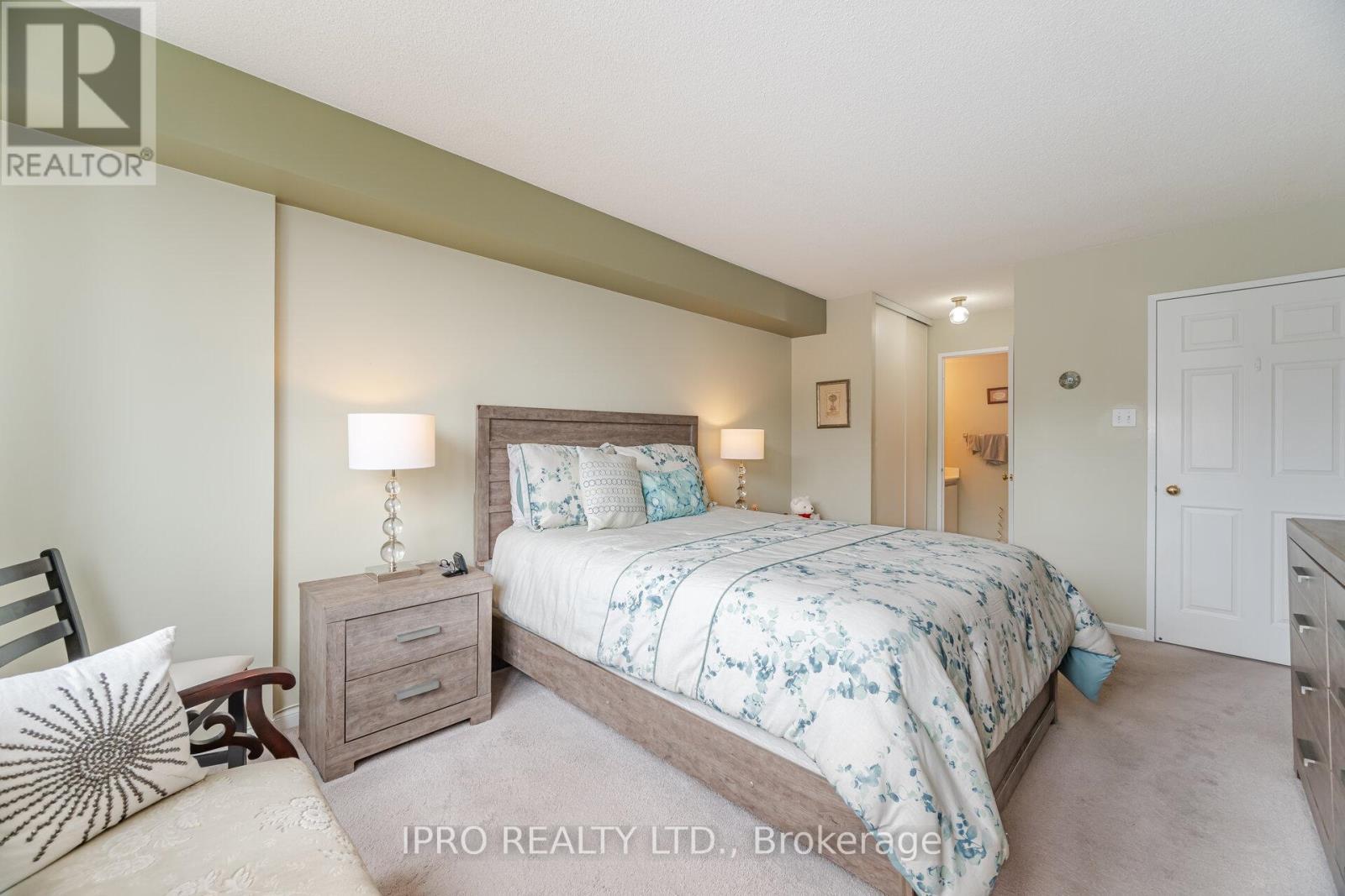 












302 - 12 LAURELCREST STREET

,
Brampton (Queen Street Corridor),




Ontario
L6S5Y4

