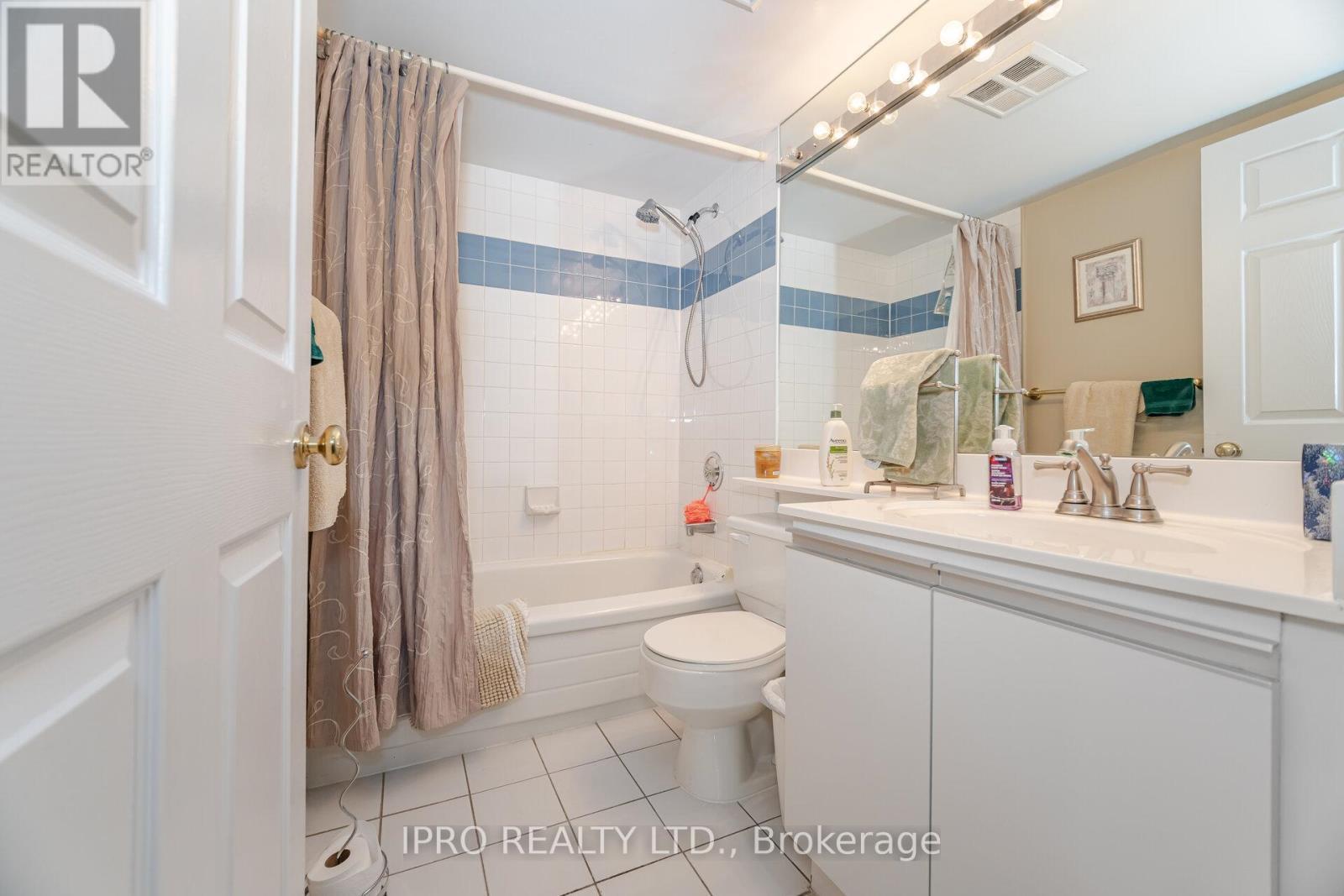 












302 - 12 LAURELCREST STREET

,
Brampton (Queen Street Corridor),




Ontario
L6S5Y4

